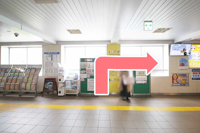 改札を出て右に進みます