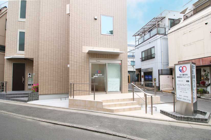 エレベーター出て右手がクリニック入口となります